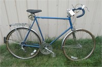 Vintage Schwinn 10 Speed men's bike. Shows some