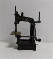 Cast Iron Automatik Hand Sewing Machine