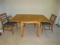Drop leaf extension table w/3 leaves & 3 chairs
