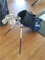 ASSORTED JUNIOR GOLF CLUB SET