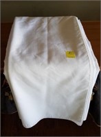 (8) 6' TABLE CLOTHS WHITE