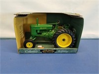 Ertl 1/16" JD Wide Front  Model "G" Tractor