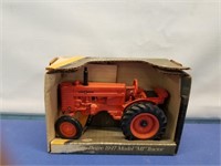 1/16" Ertl JD 1947 Model "MI" Tractor
