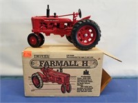 1/16" Ertl Farmall H Tractor #414