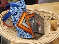 3 BASKETS W/PICTURE FRAMES