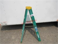 4' -225 LB Werner Fiberglass Step Ladder