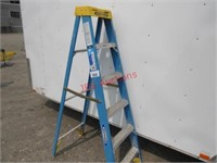 6'10" Werner 250 LB Fiberglass Ladder