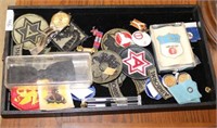 TRAY LOT OF MISC VTG MILITARIA INC. PATCHES, PINS,