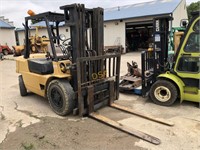 CAT DP40 Forklift,