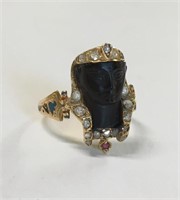 EGYPTIAN REVIVAL RING IN CARVED ONYX, DIAMOND &