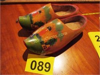 DECORATIVE HOLLAND WOODEN SHOES