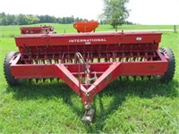 IH 510 18 RUN S.D. DRILL W/ GRASS SEEDER