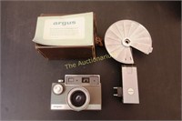 Mid century Argus camera w OEM box