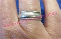 sterling silver band ring -size 7