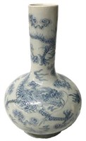 OLD CHINESE BLUE AND WHITE VASE.