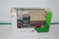 JOHN DEERE Delivery Truck Bank 1/34 Scale