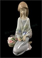 Lladro Porcelain #7607 ‘ Flower Song’ Figurine