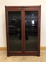 BEAUTIFUL GLASS FRONT BOOKCASE/ CUPBOARD
