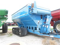 Kinze 1040 auger cart on tracks w/scale