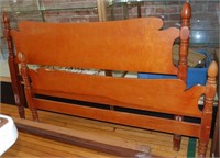 Vintage Full Sized Colonial Style Wooden Bed