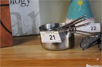 STAINLESS MEASURING CUPS