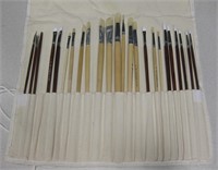 Art Advantage 24 Wooden Paint Brushes & Roll Cloth