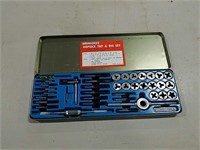 Fleetwood 40 PC. Tap and die set