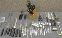 FLATWARE AND KNIFE BLOCK