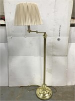 Floor lamp with adjustable arm