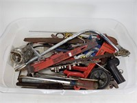 Tool lot with saw