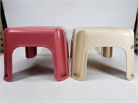 2 rubbermaid step stools