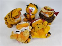 5 Garfield stuffed animals