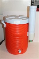 Rubbermade 5 Gal cooler dispenser w/ cup holder
