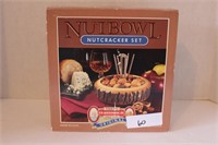 Nutbowl nutcracker set