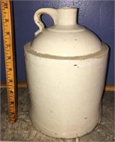 Stoneware jug/has chipped