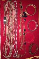 Necklaces/bracelets
