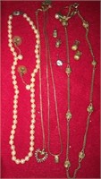 Necklaces/earrings