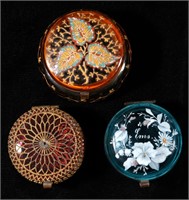 A COLLECTION OF VICTORIAN GLASS TRINKET BOXES
