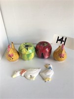 Set Of Ceramic Apple Holders Rooster Salt and