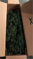 7.5' Sedona Christmas Tree & Christmas Decor