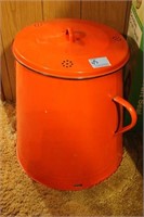LARGE ENAMELWARE POT WITH LID