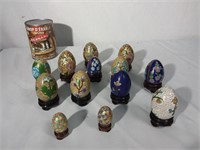 13 oeufs décoratifs - Ornamental eggs