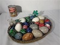 Cabaret d'oeufs en pierre - Stone eggs in a tray