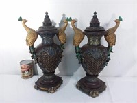 Paire d'urnes en résine - Pair of composite urns