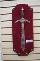 18" SERRATED DAGGER MOUNTED ON VELOUR-STUDDED