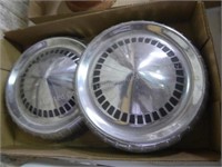 4 hubcaps (Fairlane)