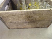 Pulaski beverage crate w/ 17 bottles