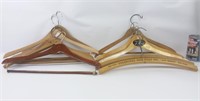 10 ceintres en bois - Wooden coat hanger