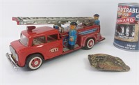 1 camion de pompier jouet + 1 boucle de ceinture