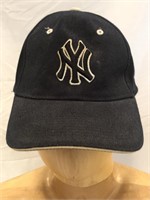 Men’s New York Yankees Ball Cap and Beanie
